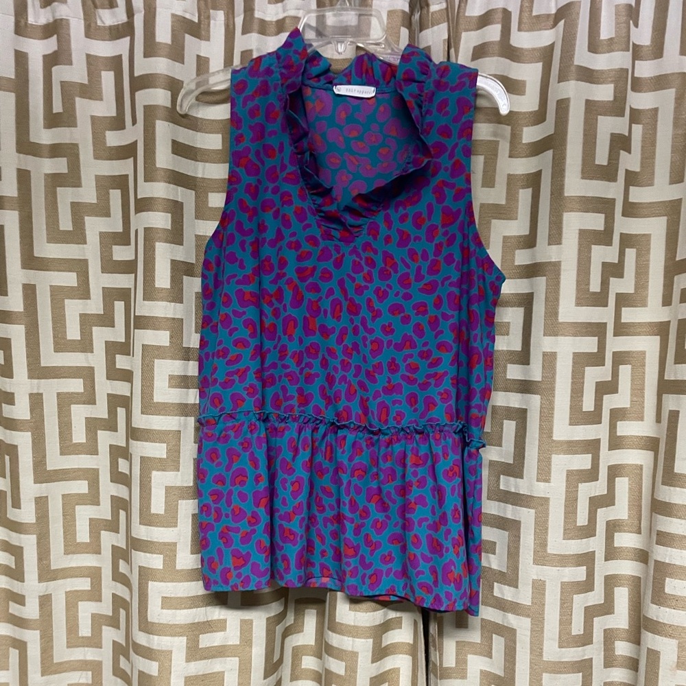 Turquoise and teal sleeveless shirt.